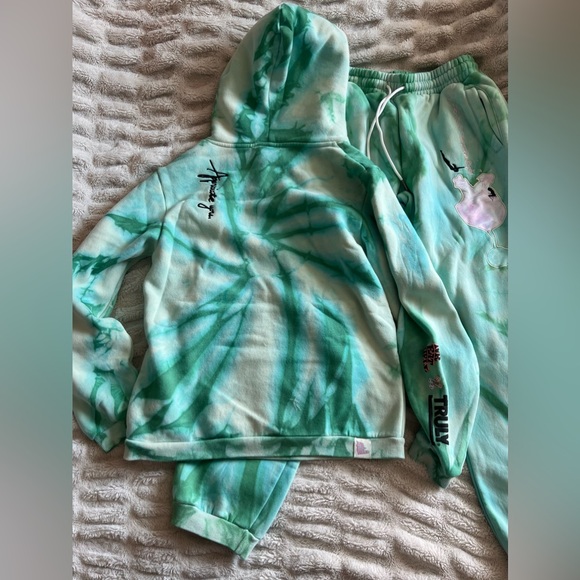 New Seafoam green Small women’s Truly hoodie and joggers set. By Mr Eatwell - Picture 3 of 8